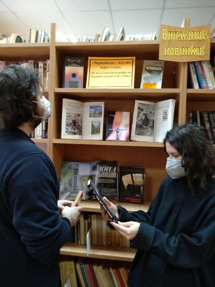 В Центральной детской библиотеке работает выставка «Чернобыль – взгляд через годы»