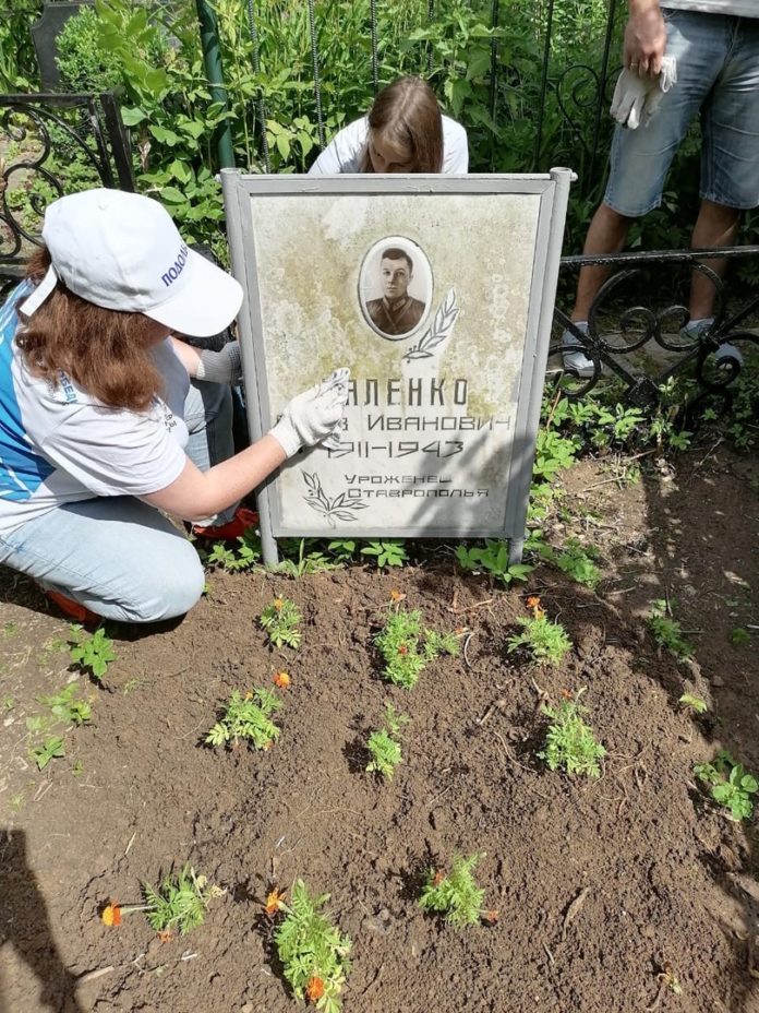 В рамках проекта «Добрая неделя» могилы Героев Великой Отечественной войны привели в порядок