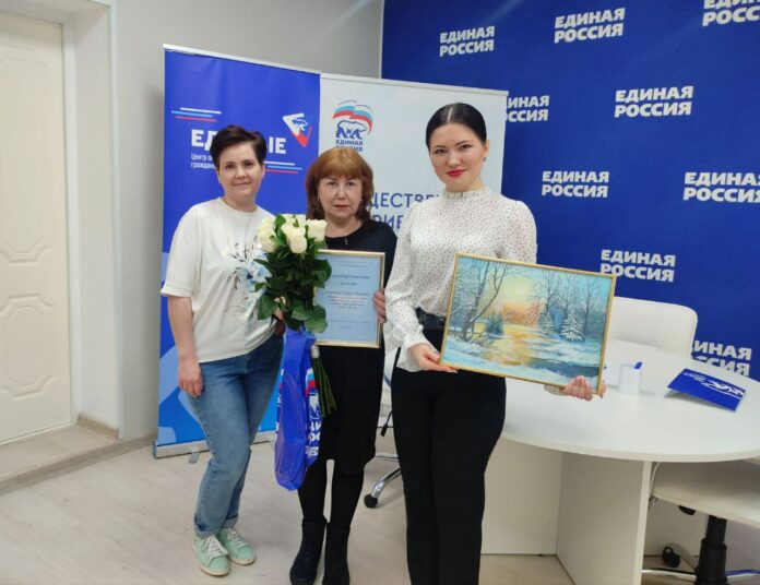 Общественная приемная «Единой России» наградила победителя конкурса рисунков для старшего поколения «Моя Россия»