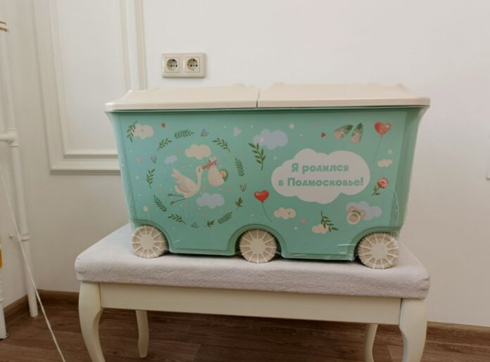 Подарок для новорожденных вручают в Подольском родильном доме