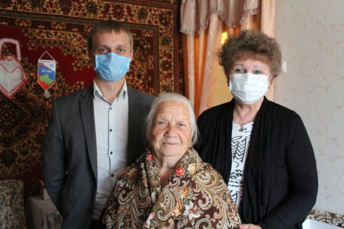 1 августа Труженица тыла Клавдия Сергеевна Халчева принимала поздравления с 90-летним юбилеем