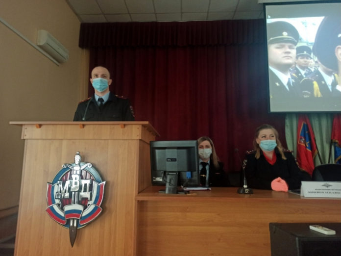 Полицейские познакомили школьников со своей профессией в Подольске