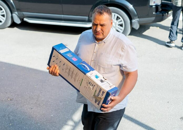 Добровольцы собрали для детей из ПВР «Мечта» средства гигиены, медицинские препараты и наборы для...