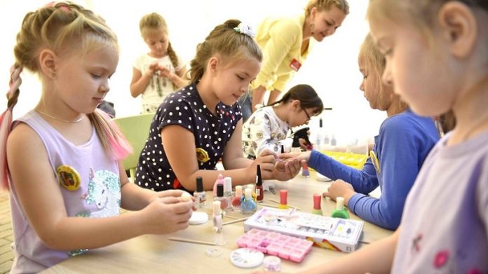 Сертификаты для оплаты детских кружков и секций появятся в Подмосковье