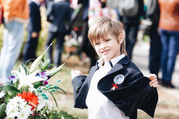 Многодетные семьи в Подмосковье получают выплату на школьную форму