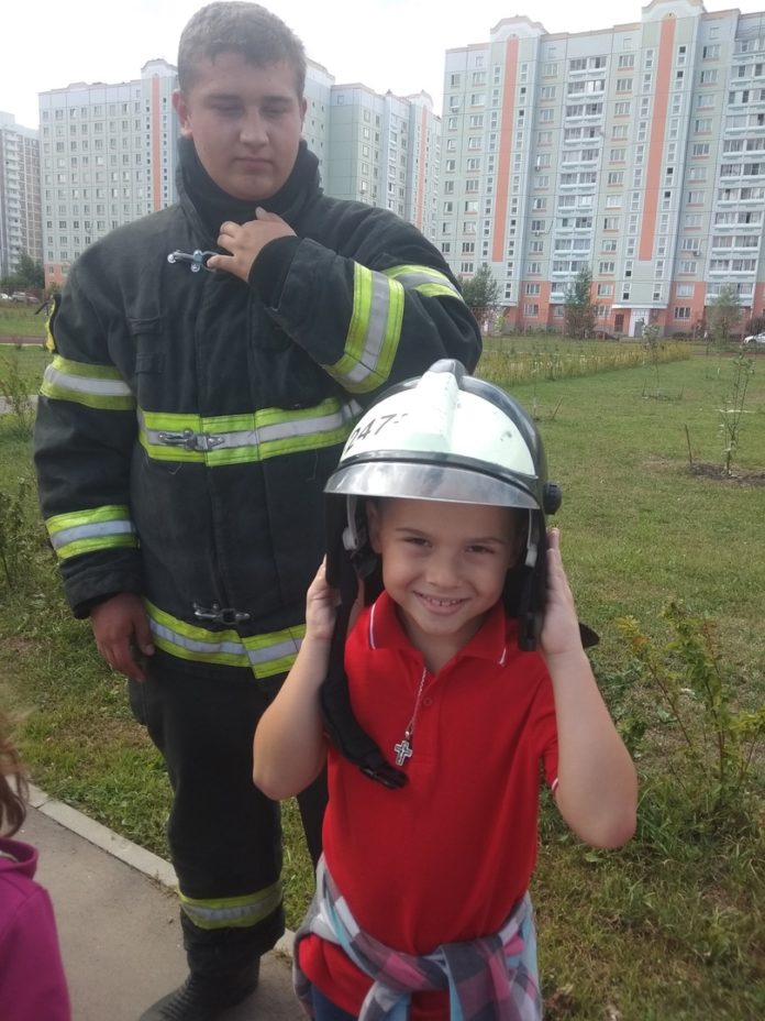 Работники Подольского «МосОблПожСпас» провели экскурсию для юных подольчан