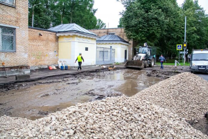 Строительство парковки ведется у школы № 19 в Подольске