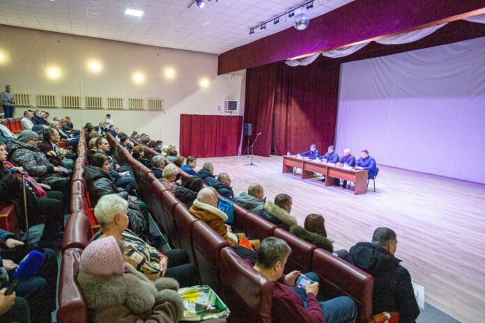 Актуальные вопросы Силикатной обсудил с жителями микрорайона глава Подольска