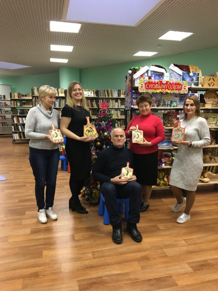 Мастер-класс «Роспись доски городецким узором» прошел в Подольске