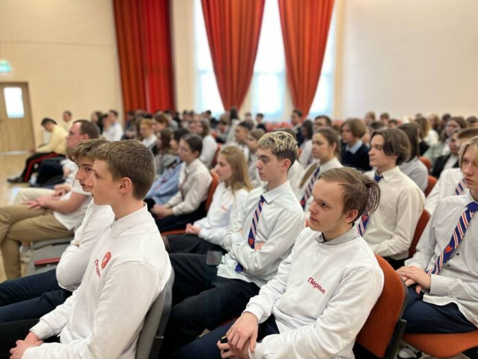 В Подольске прошла встреча учеников подольских школ с летчиком-космонавтом Еленой Серовой