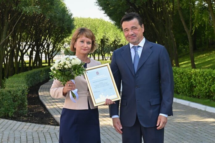 Двум воспитателям из Городского округа Подольск вручены свидетельства на право получения льготной ипотеки