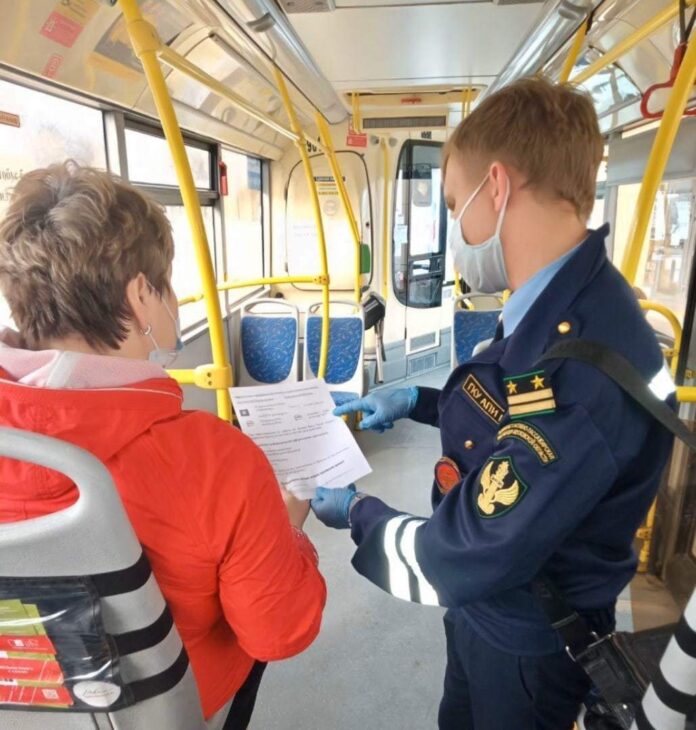 За неделю более 730 предупреждений за проезд без масок получили пассажиры автобусов в Подмосковье