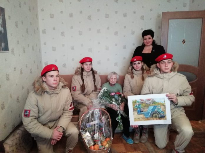 Участница битвы за Москву принимала поздравления с Днем воинской славы России