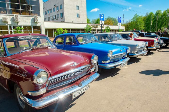 Подольск отмечает Праздник Весны и Труда традиционной выставкой ретроавтомобилей