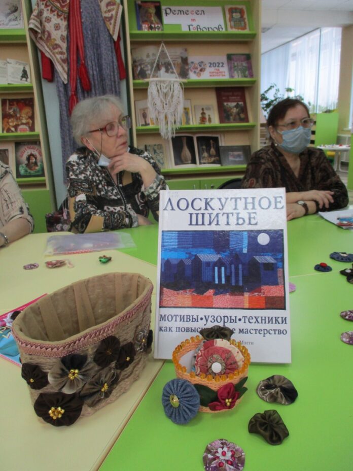 В подольской библиотеке проходят занятия по рукоделию