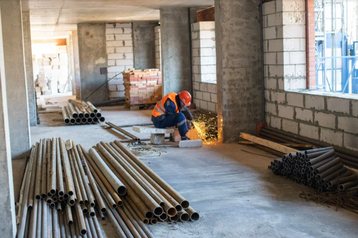 Дмитрий Жариков посетил проблемные объекты незавершенного жилищного строительства