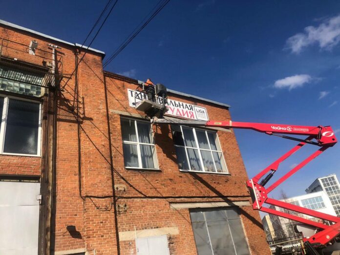 Более ста незаконных рекламных конструкций выявили в Подольске на прошлой неделе