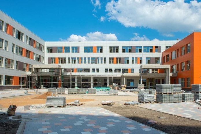 В Кутузово школу-новостройку оснащают оборудованием