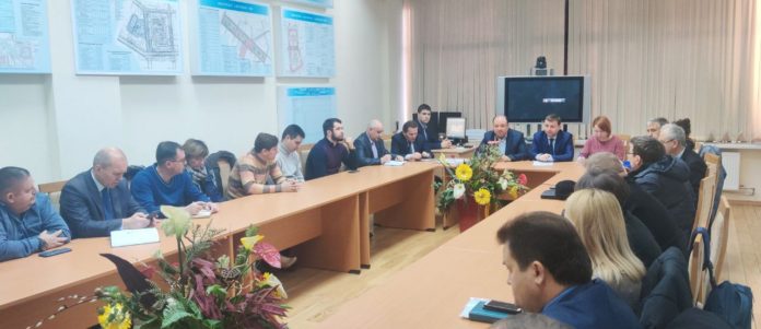 В администрации округа обсудили вопросы новогоднего оформления торговых объектов