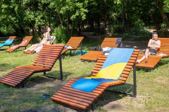 Места отдыха в Парке культуры и отдыха имени Талалихина становится комфортнее