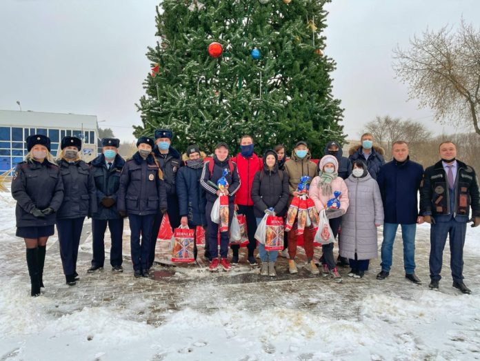 В Подольске полицейские провели акцию «Новогоднее чудо»