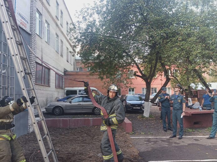 Пожарные Подольска провели смотр-конкурс на звание «Лучшее отделение на автоцистерне»