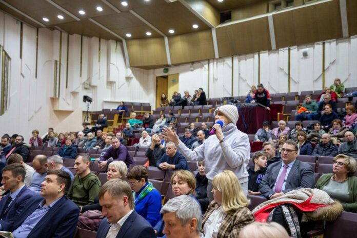 Актуальные вопросы Климовска обсудили на встрече с жителями