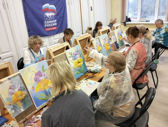 Депутат Совета депутатов организовала и провела очередное занятие по изобразительному искусству