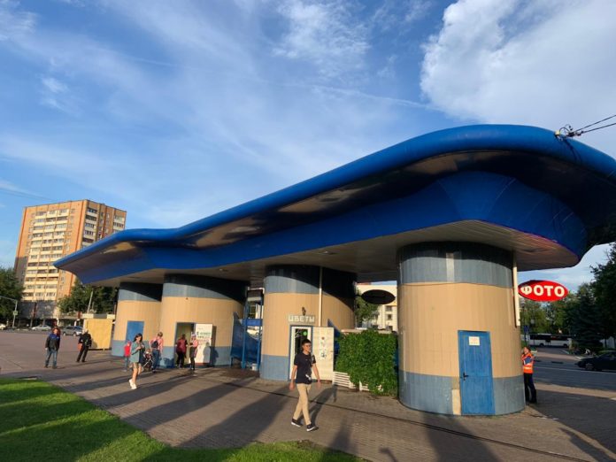 Собственниками объектов торговли продолжается благоустройство остановочных комплексов в Подольске