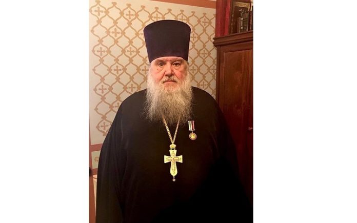 Глава муниципалитета Николай Пестов поздравил настоятеля Троицкого собора Александра Ганабу с юбилеем