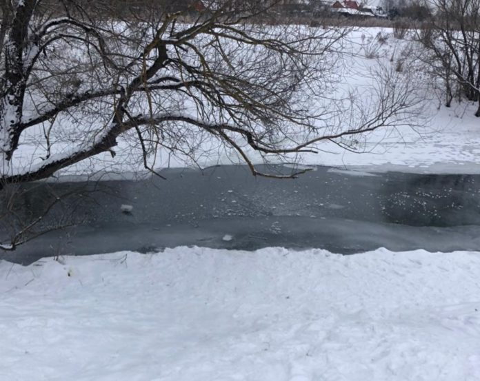 О толщине льда на Пахре 3 февраля