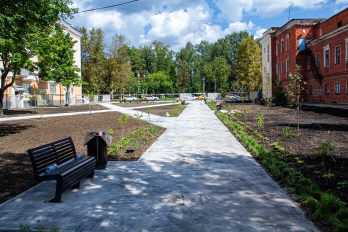 Благоустройство сквера у Дома культуры имени 1 Мая г. о. Подольск завершается