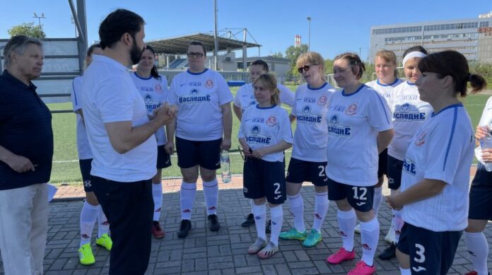 Депутат Горсовета провел встречу с Подольской женской футбольной командой молодых мам