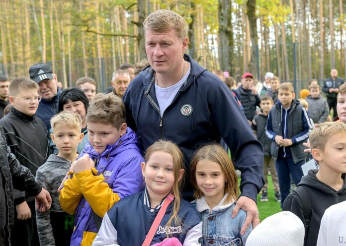 Легендарный боксер провел мастер-класс для подольских ребят
