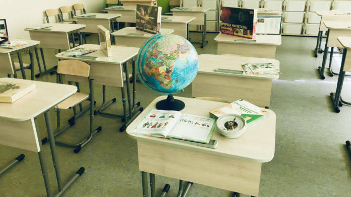 К сведению подольчан: власти Московской области стараются сохранить очное обучение в школах региона