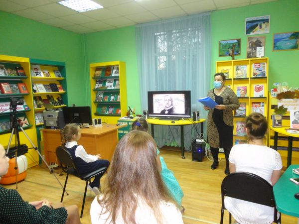 Литературный час, посвященный 150-летнему юбилею Ивана Бунина, состоялся в библиотеке № 4