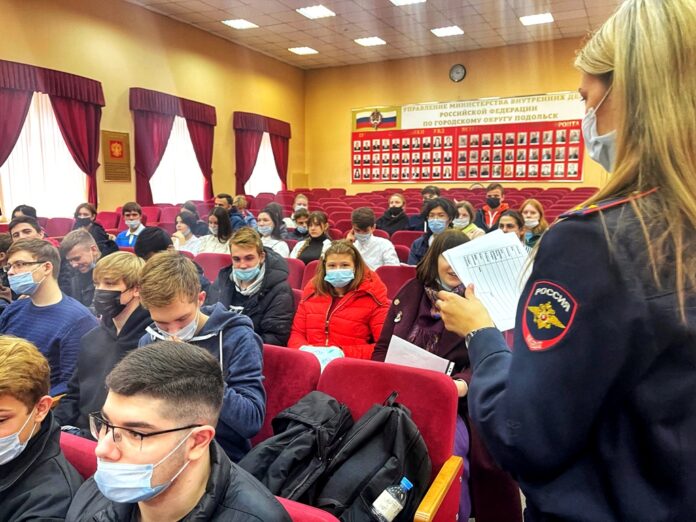 День открытых дверей для старшеклассников провели подольские полицейские