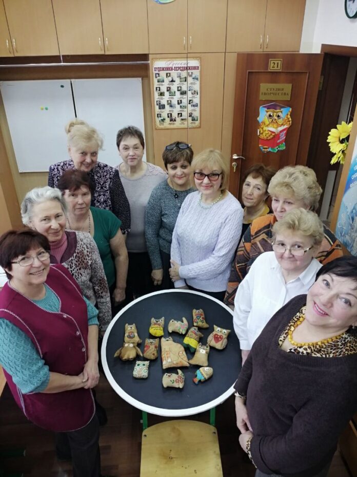 В СДК «Молодежный» состоялся мастер-класс по росписи грунтованного текстиля