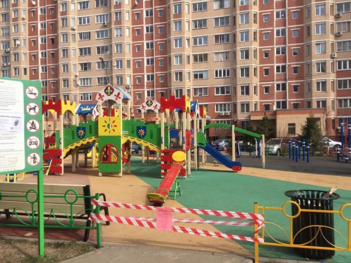 В муниципалитете приостановлен доступ на детские и спортивные площадки