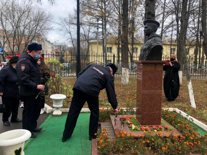 В Подольске общественники и полицейские почтили память сотрудников, погибших при выполнении служебного долга