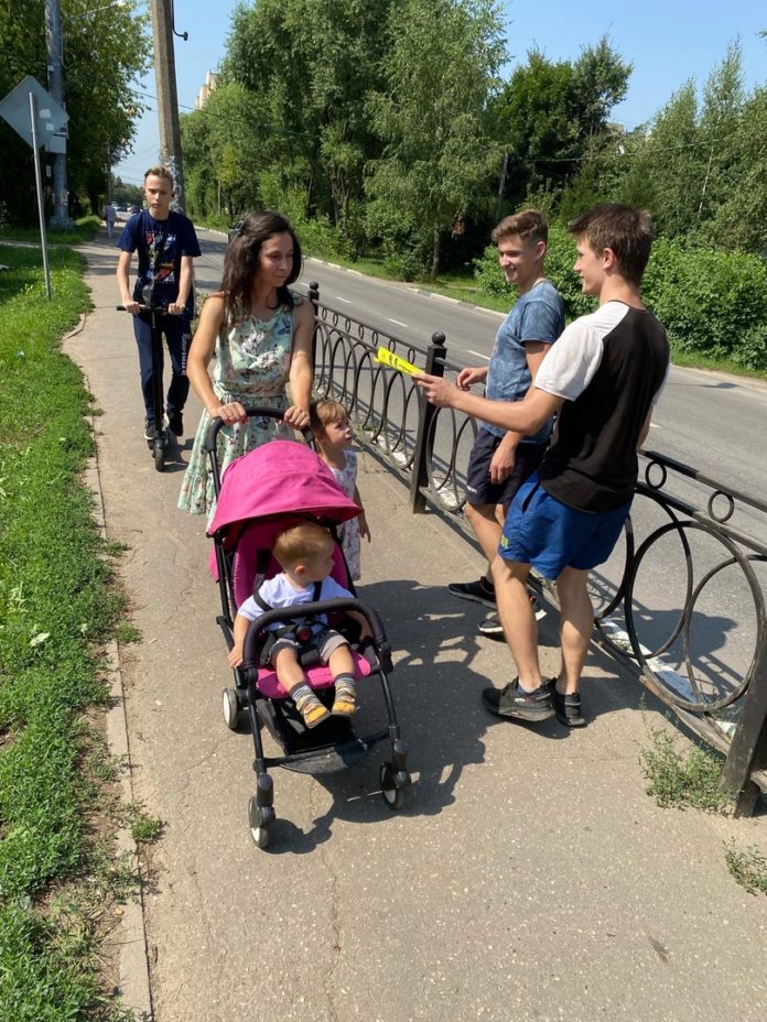 В Климовске волонтеры раздали буклеты «Я Выбираю спорт! Я Выбираю здоровье!» В