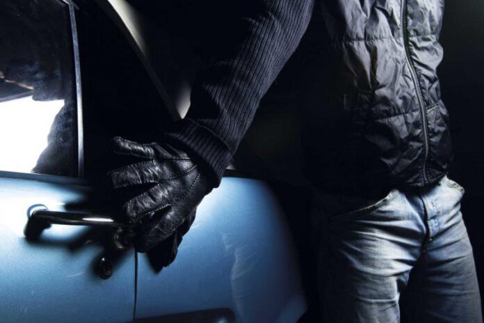 Сотрудниками полиции задержан подозреваемый в повреждении автомобиля в Подольске