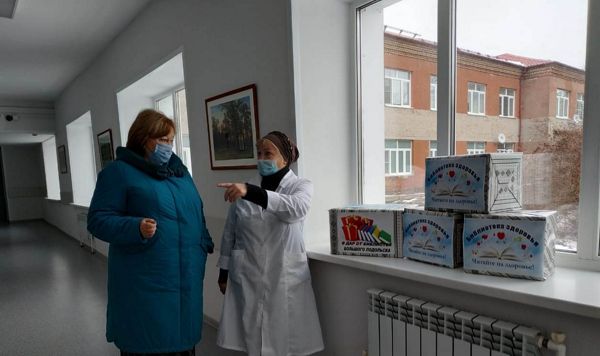 Пациентам Центральной больницы Домодедово подарили 100 книг от библиотек Большого Подольска