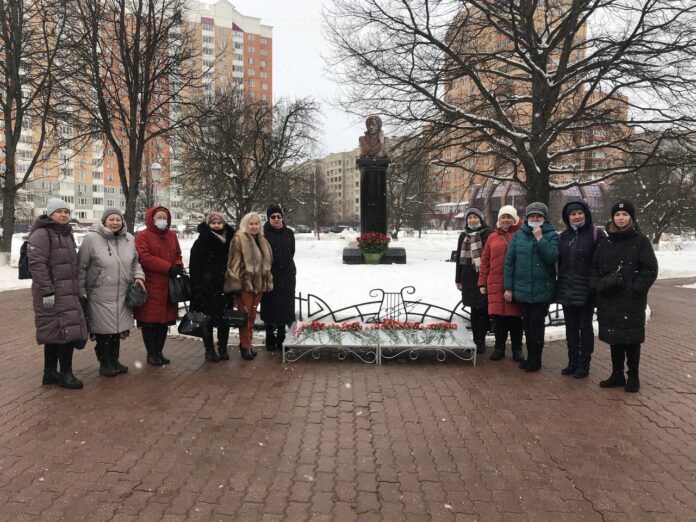 Сотрудники библиотек округа почтили память поэта Александра Сергеевича Пушкина