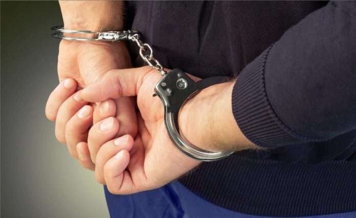 Силами полиции задержан подозреваемый в краже мобильного телефона из автомобиля