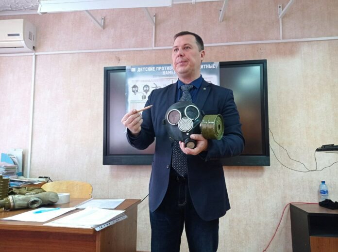 Депутат Совета депутатов провёл тематический урок «Основные средства индивидуальной защиты органов дыхания для подростков»