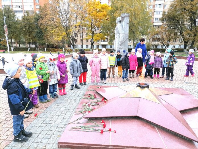Про подвиги советского народа в годы войны рассказывают детям в подольской библиотеке