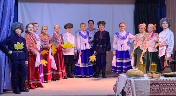 Фольклорный праздник провели учащиеся школы «Моя Русь» совместно с МЦ «Ровесник»