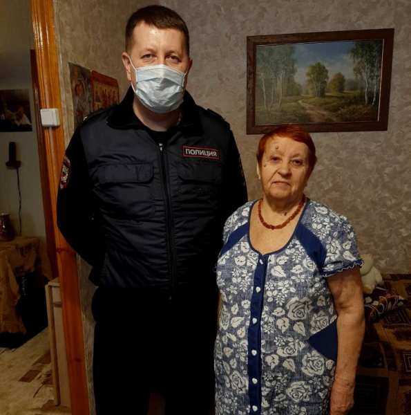 Сотрудники полиции и общественники присоединились к акции «8 Марта — в каждый дом»