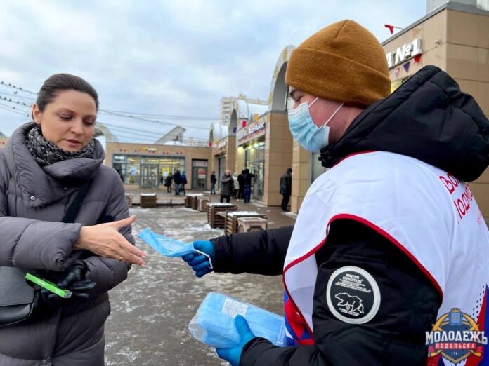 Подольские волонтеры осуществляют мониторинг соблюдения масочного режима в общественных местах
